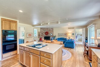 7441 85th Pl SE in Mercer Island, WA - Building Photo - Building Photo
