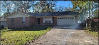 11 Pamela Ln in Sherwood, AR - Building Photo