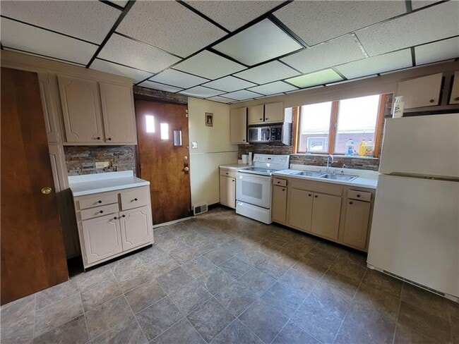 404 W Cunningham St in Butler, PA - Building Photo - Building Photo