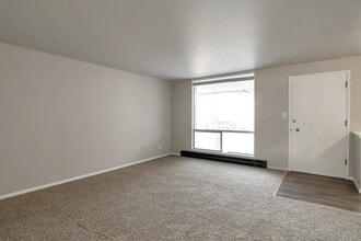 Garden Square Apartments in Puyallup, WA - Foto de edificio - Building Photo