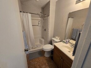 2325 Parrot Ln in Tallahassee, FL - Foto de edificio - Building Photo