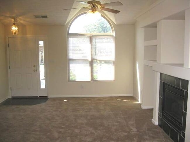 2561 Spring Valley Loop in Lexington, KY - Building Photo - Building Photo
