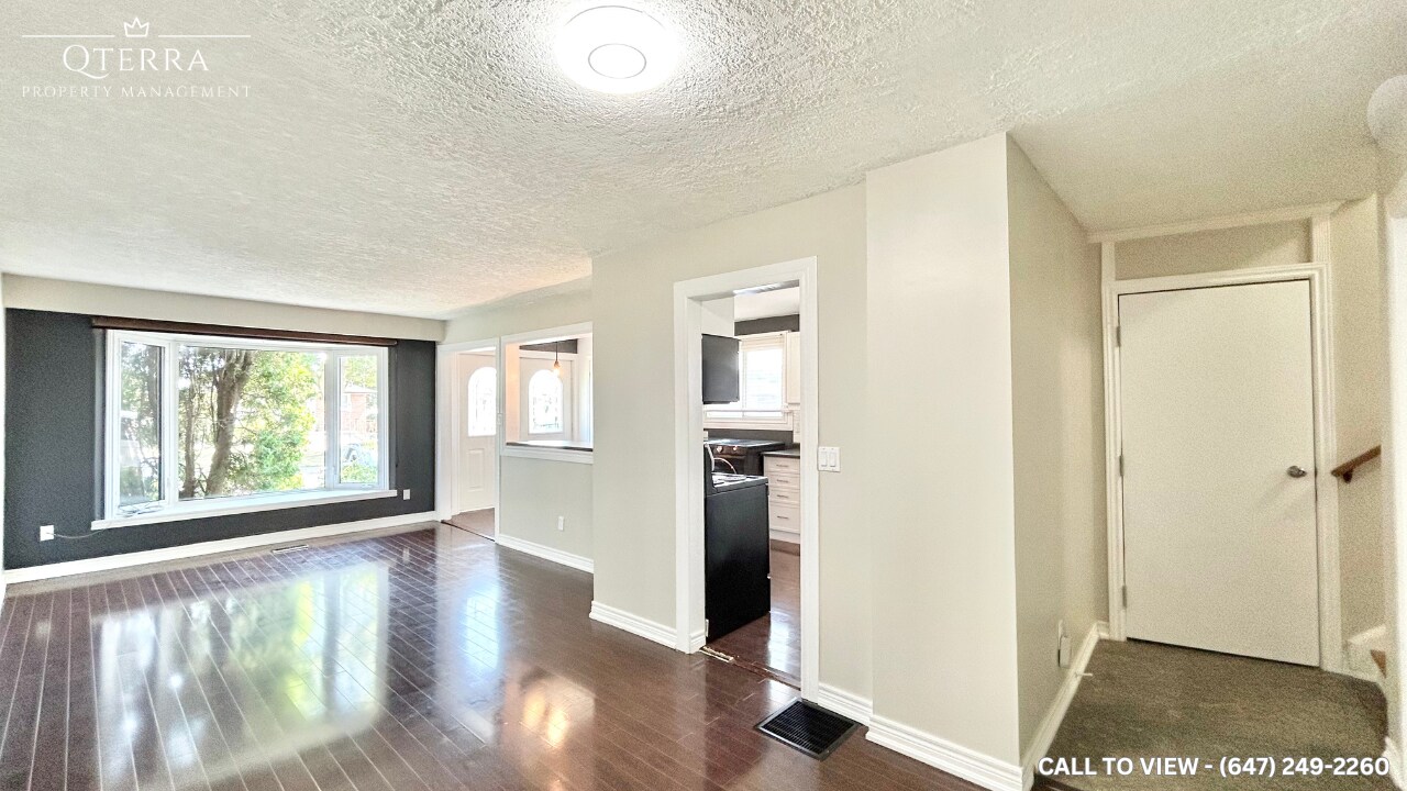 70 Vancouver Crt in Oshawa, ON - Building Photo