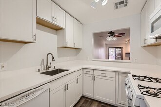 225 Crosswind Way in Las Vegas, NV - Foto de edificio - Building Photo