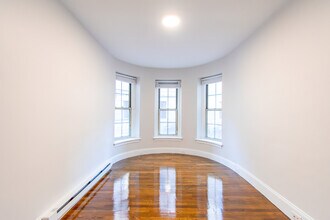 55 Hemenway St, Unit 1 in Boston, MA - Foto de edificio - Building Photo