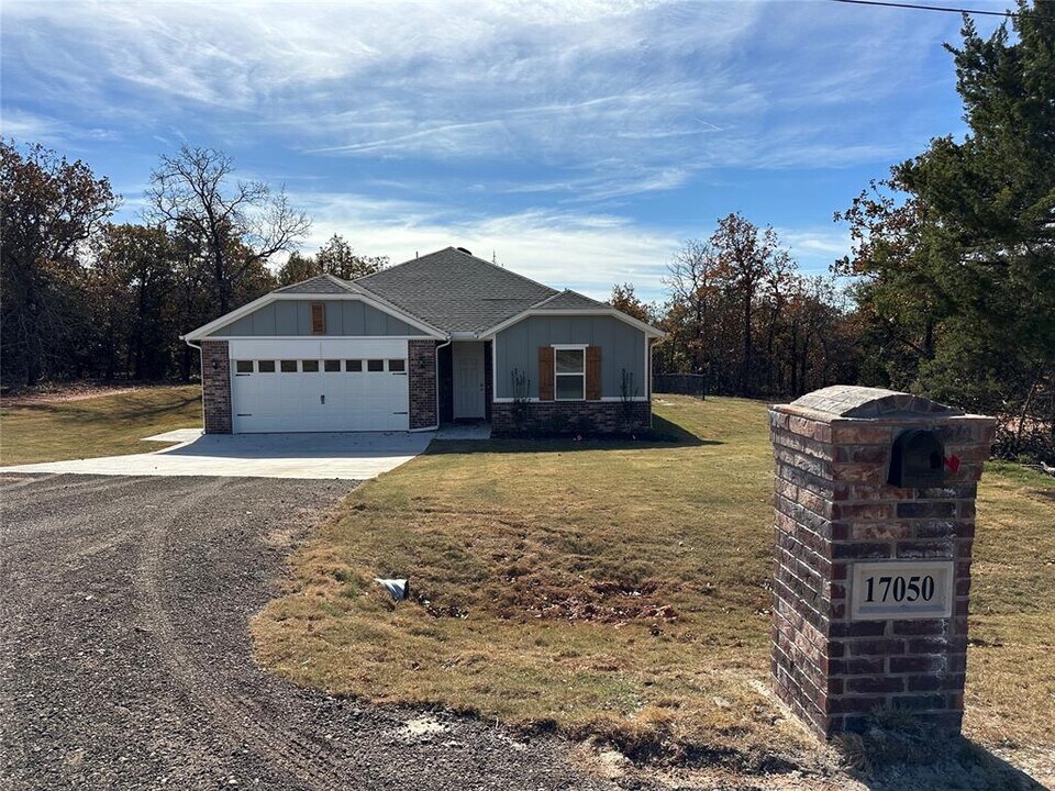 17050 Lantana Lp in Newalla, OK - Building Photo