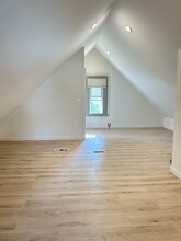 8213 S Houston Ave, Unit 2nd Floor in Chicago, IL - Building Photo - Building Photo