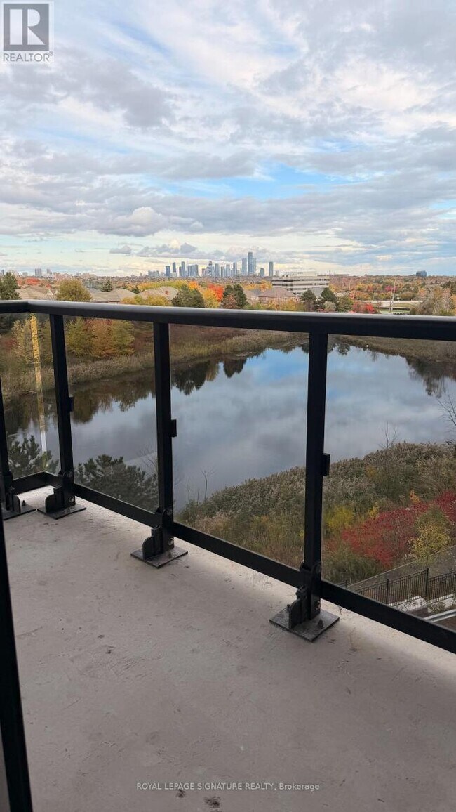 2495 Eglinton Ave W in Mississauga, ON - Building Photo - Building Photo