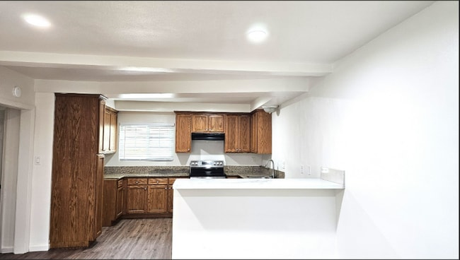 11516 Eucalyptus Ave