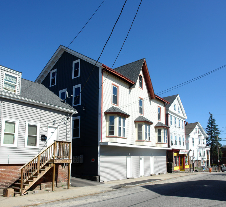 135 Arnold St in Woonsocket, RI - Foto de edificio