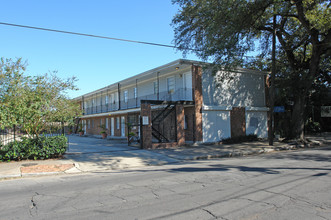 4815 Magazine St in New Orleans, LA - Foto de edificio - Building Photo