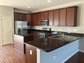 1006 Windlass Glen Rd in Baltimore, MD - Foto de edificio - Building Photo