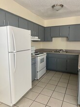 577 W Ocean View Ave in Norfolk, VA - Building Photo - Building Photo