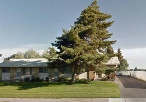 871 1st St in Idaho Falls, ID - Building Photo