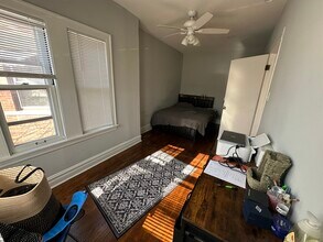 5208 W Hutchinson St in Chicago, IL - Building Photo - Building Photo