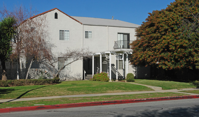 1120 Huntington Dr in South Pasadena, CA - Foto de edificio - Building Photo