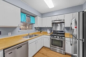 13806 Cambourne Dr in Pflugerville, TX - Foto de edificio - Building Photo