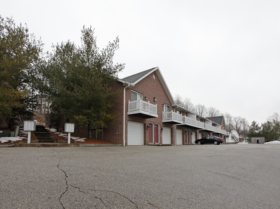 Long Drive Townhomes in Norton, OH - Building Photo