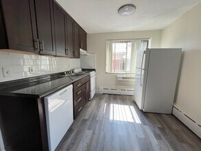 2 Chester St, Unit 37 in Cambridge, MA - Foto de edificio - Building Photo