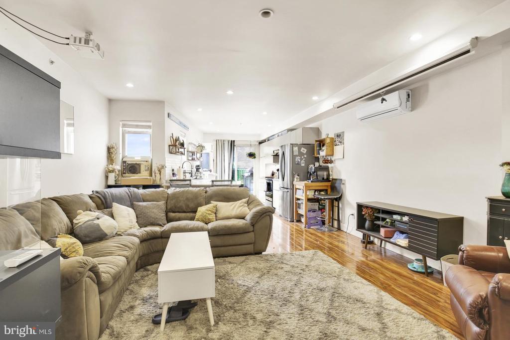 2229 Frankford Ave in Philadelphia, PA - Building Photo