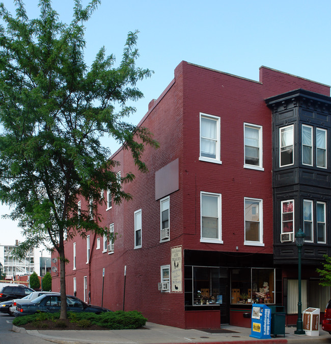 32-34 E Washington St in Hagerstown, MD - Foto de edificio - Building Photo