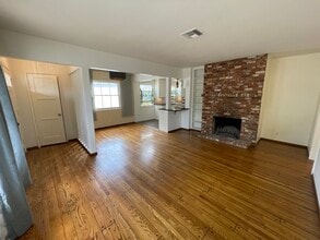 6461 Gaviota Ave in Lake Balboa, CA - Building Photo - Building Photo