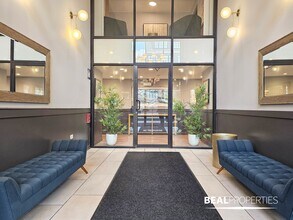 445 W Barry in Chicago, IL - Foto de edificio - Building Photo