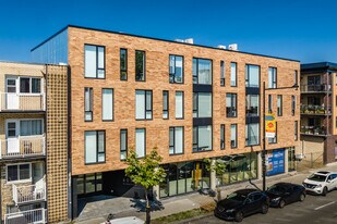 MiraMont in Montréal, QC - Building Photo