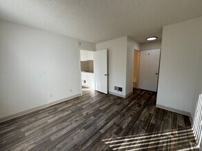 6176 Beadnell Way in San Diego, CA - Building Photo - Building Photo
