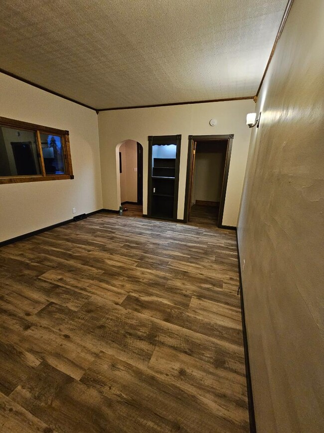 property at 316 E Walnut St