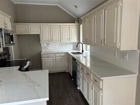 6550 Trammel Dr in Dallas, TX - Building Photo