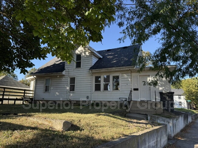 property at 18 N Fair Oaks Ave