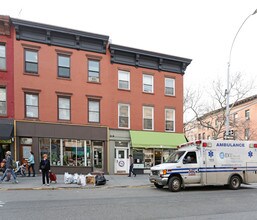 162 Court St in Brooklyn, NY - Foto de edificio - Building Photo