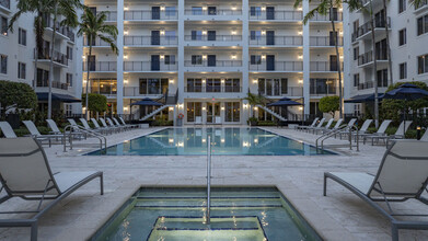 Manor in Plantation in Plantation, FL - Building Photo - Building Photo