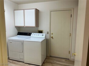 2516 Sunup Dr in Las Vegas, NV - Building Photo - Building Photo