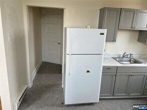82 Park in Rutherford, NJ - Building Photo - Building Photo