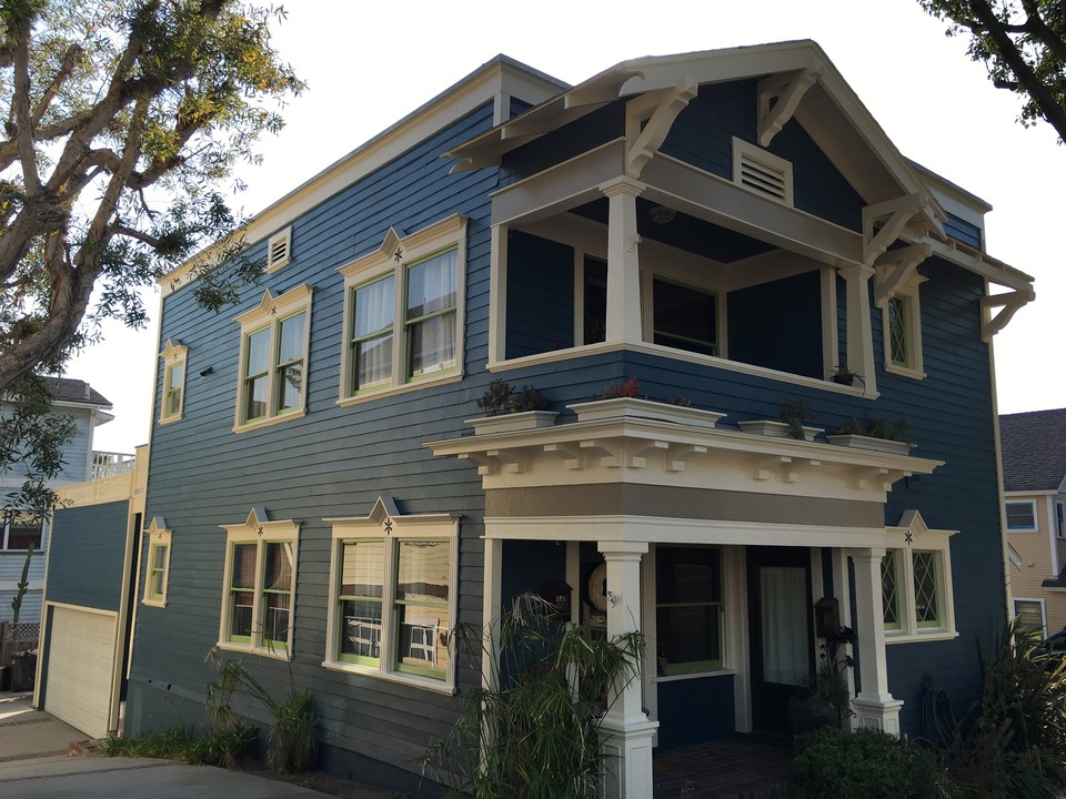 303 N Francisca Ave, Unit 303 in Redondo Beach, CA - Foto de edificio