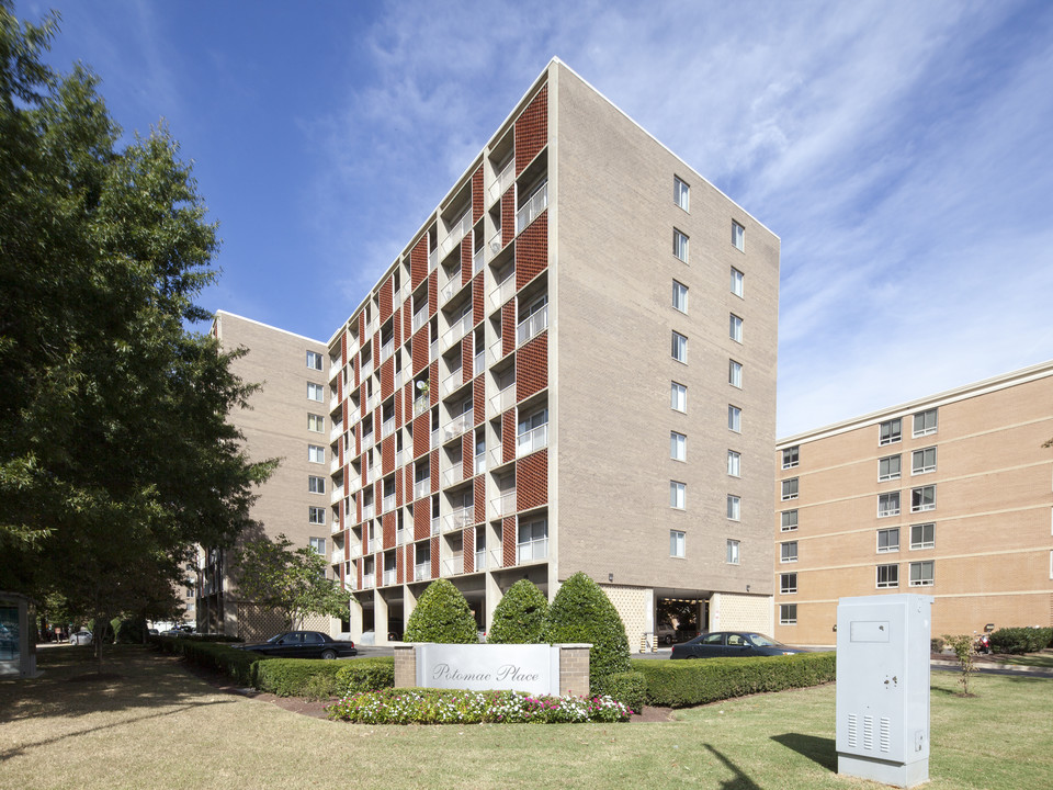 Potomac Place Tower in Washington, DC - Building Photo