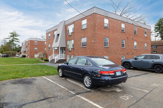 Salem Crossing in Salem, NH - Building Photo - Building Photo