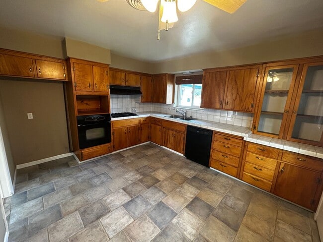 253 Leeward Ave in Pismo Beach, CA - Building Photo - Building Photo