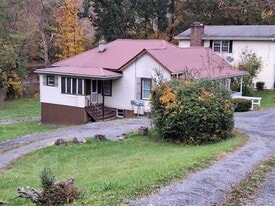 5996 Seneca Trail S, Unit Apt. 2 in Ronceverte, WV - Building Photo