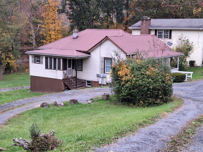 property at 5996 Seneca Trail S