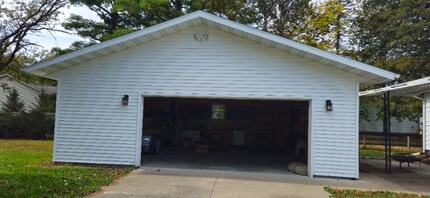 1105 Eddy Ln in Eau Claire, WI - Building Photo - Building Photo