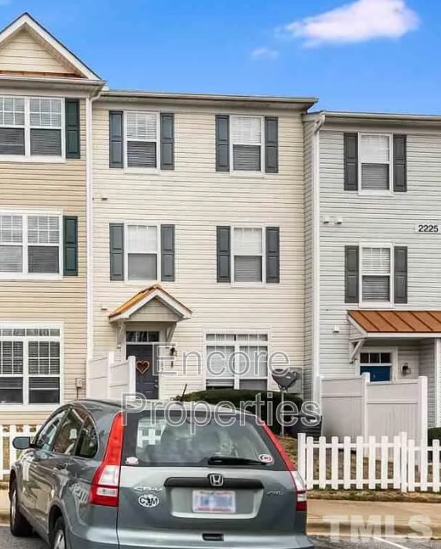 property at 2225 Raven Rd