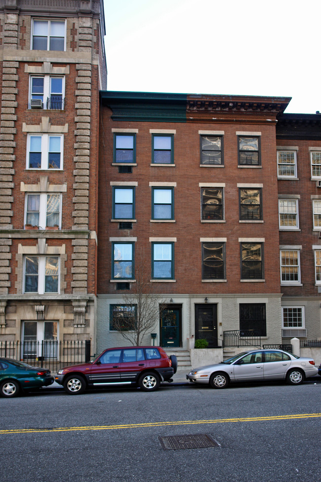 337-339 W 70th St in New York, NY - Foto de edificio - Building Photo