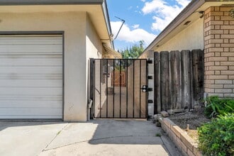 6286 N 10th St in Fresno, CA - Building Photo - Building Photo