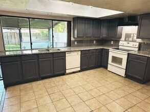 2211 Mustang Springs Dr in Missouri City, TX - Building Photo - Building Photo