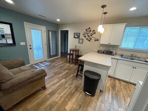 2271 Athens Ave in Redding, CA - Building Photo - Building Photo