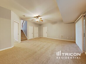 1302 Waymar Way SW in Marietta, GA - Foto de edificio - Building Photo
