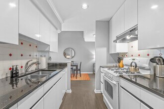 887 Juniper St NE in Atlanta, GA - Building Photo - Building Photo
